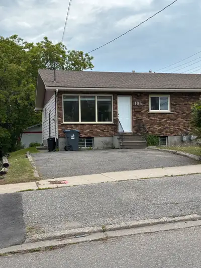 Great Location! 2 Bedroom Duplex