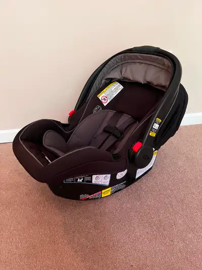 Graco SnugRide 35 Infant Car Seat + Base – Very good condition, View more