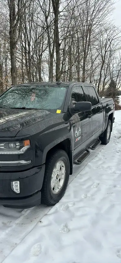 Truck is a 2018 Chevy Silverado, LTZ real tee edition low km for year,full leather interior heated c...