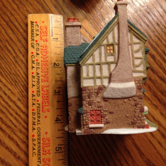 DEPARTMENT 56 - DICKENS VILLAGE ORNAMENT - THE PIED BULL INN in Arts & Collectibles in Markham / York Region - Image 4