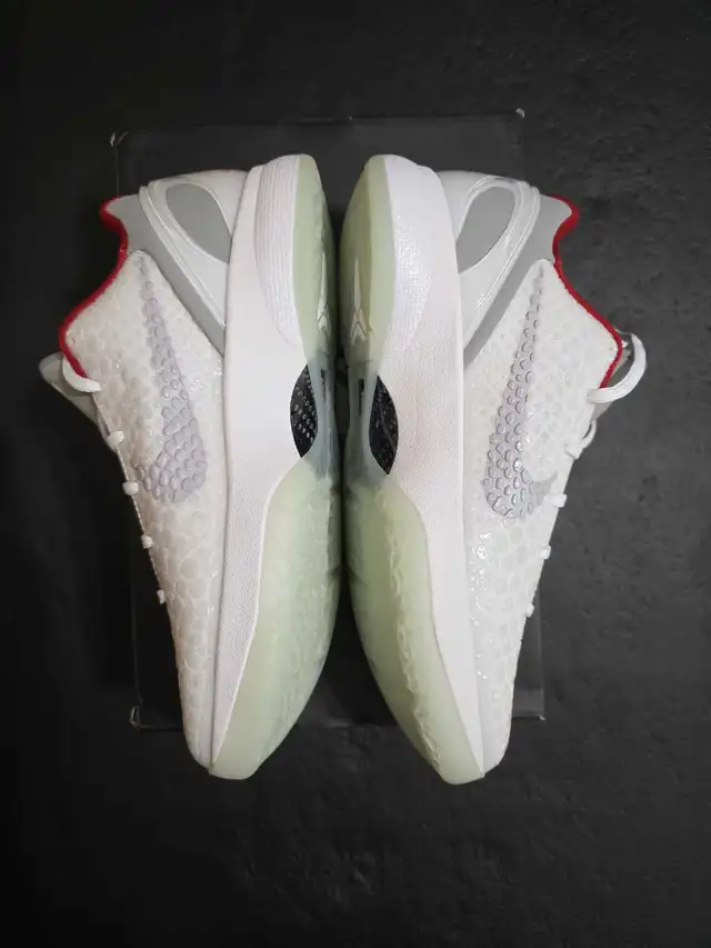 Kobe 6 Platinum in Men's Shoes in Mississauga / Peel Region - Image 5