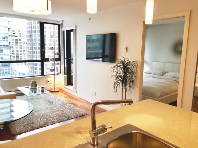 Furnished luxury condo in the heart of downtown Prime Location! in Short Term Rentals in Vancouver - Image 5