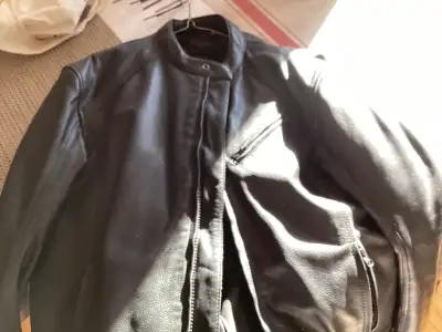 Men’s size medium jacket, spats and gloves.