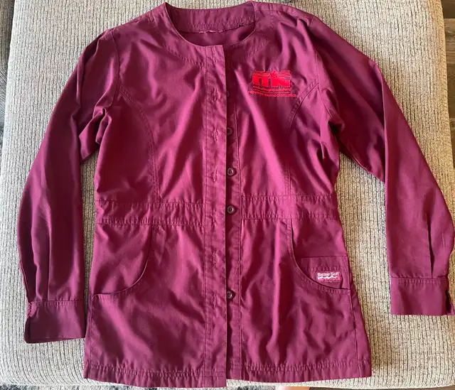 Scrub Jacket in Other in Edmonton - Image 2