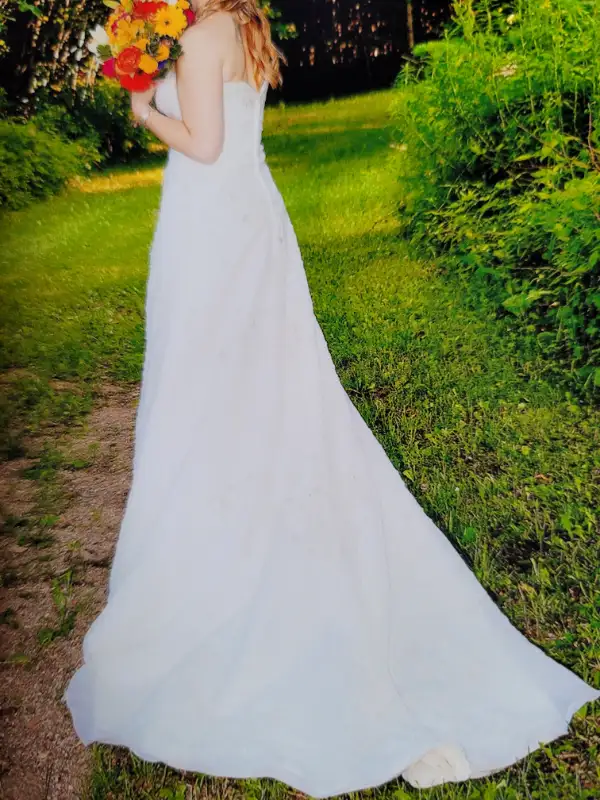 Wedding dress in Wedding in Fredericton - Image 2