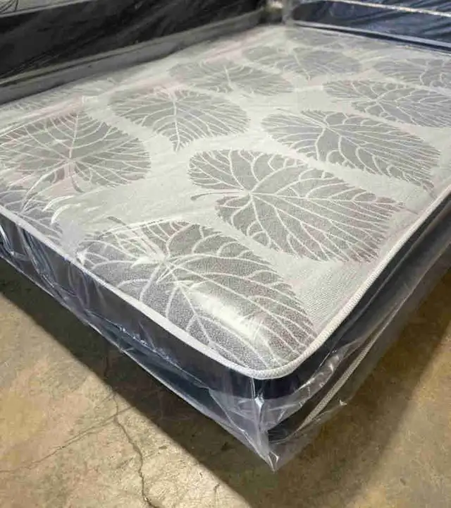matelas avaliable in Beds & Mattresses in City of Montréal - Image 2