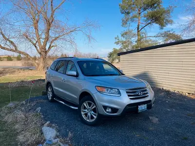 2012 Santa Fe  V6 Sport Model 192000 km