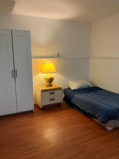 Room for rent in Southern Kelowna. Very convenient location close to hospital area. Lots of bus stop...