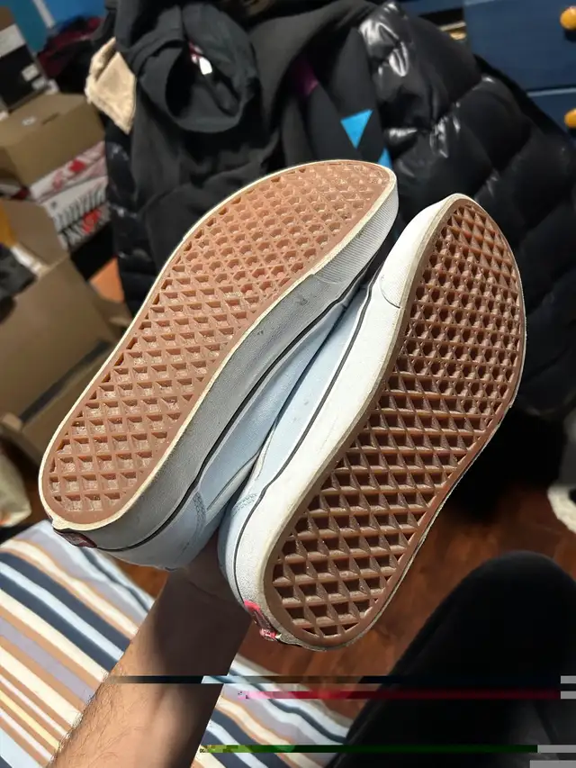 Vans size 8.5 womans  in Women's - Shoes in Markham / York Region - Image 4