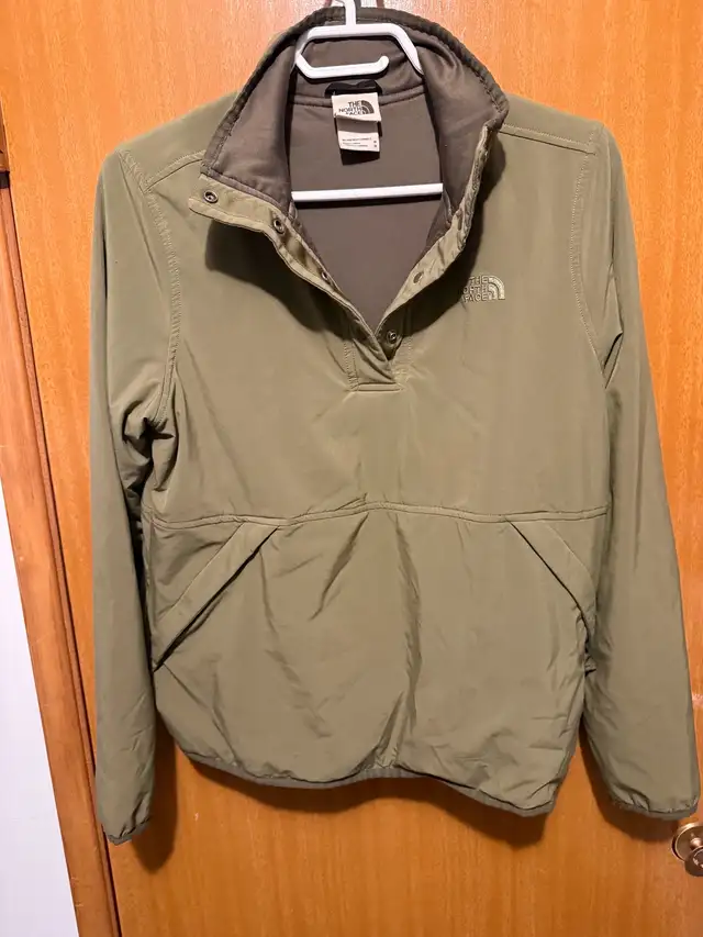North Face Pullover in Women's - Tops & Outerwear in Calgary - Image 5