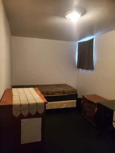 Shared accomodation- 1 Room for rent (basement - separate entrance), furnished bed, study desk. 20 m...
