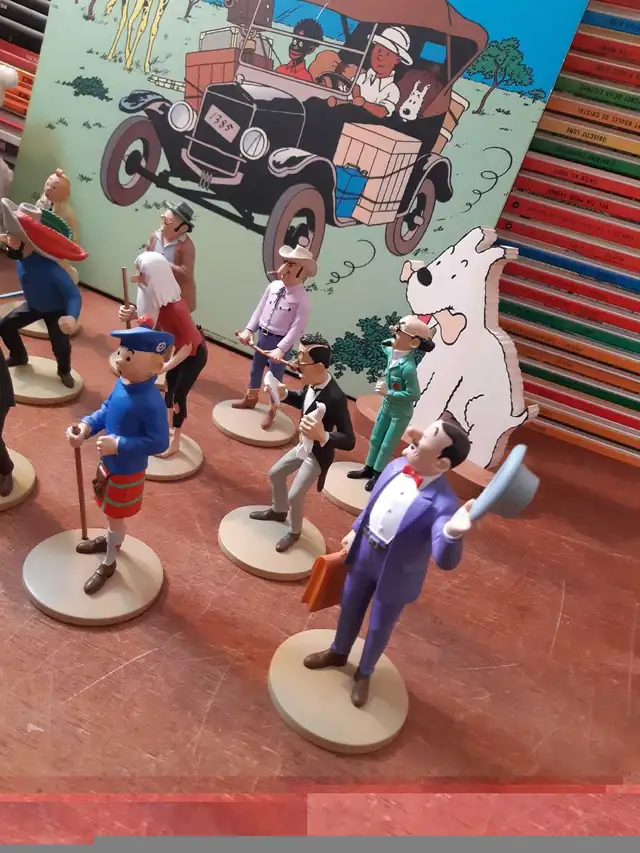 Tintin Figurines Collection officielle lot de 16 figurines  in Arts & Collectibles in Laurentides - Image 3