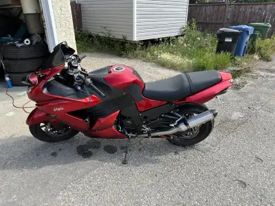 2006 Kawasaki ZX14 with 36000km. Has a yoshimura slip on exhaust, clipon risers and a steering dampn...