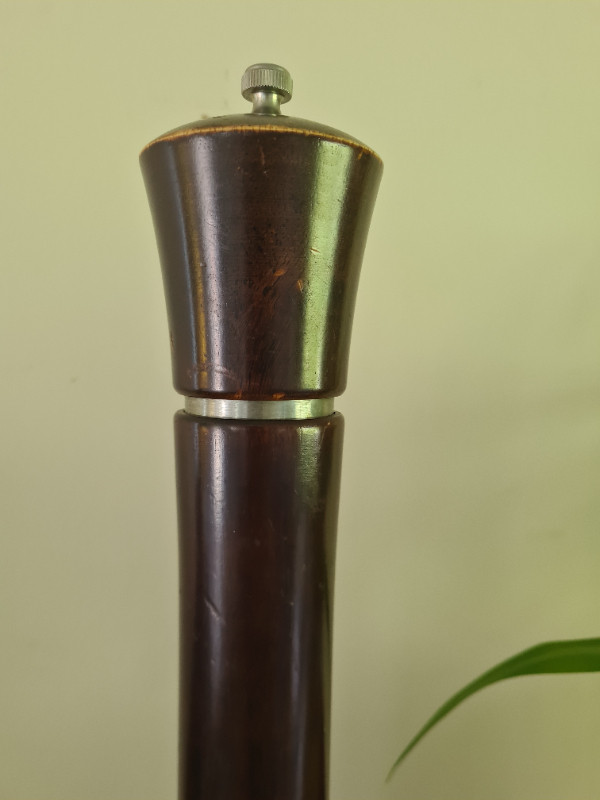 Paderno MCM Style Large Pepper Grinder / Pepper Mill –Solid Wood in Kitchen & Dining Wares in Dartmouth - Image 4