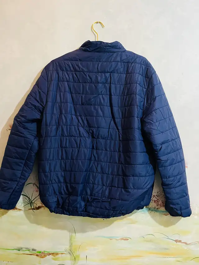 Men’s Lightweight Puffer Jacket-Size L in Men's in Mississauga / Peel Region - Image 4