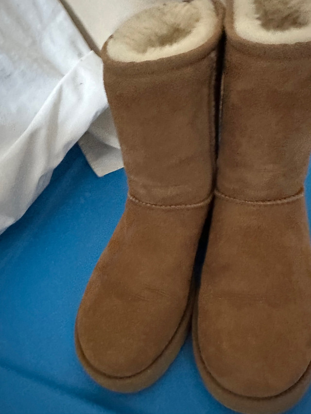 Uggs boots in Women's - Shoes in City of Toronto - Image 2