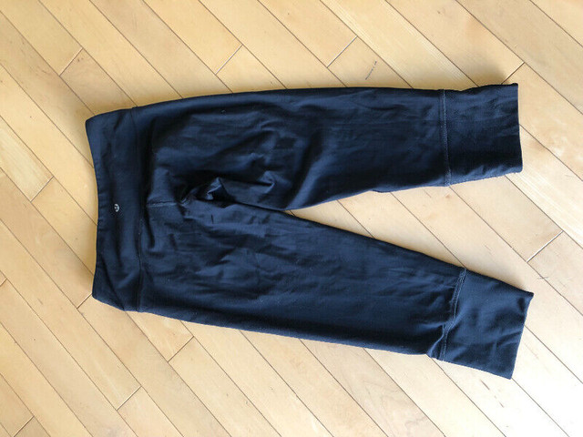 Lululemon black capri leggings in size 4/6 in Kids & Youth in Kingston - Image 2