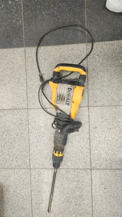 dewalt 29 lbs jack hamner and chissell 725$$, View more