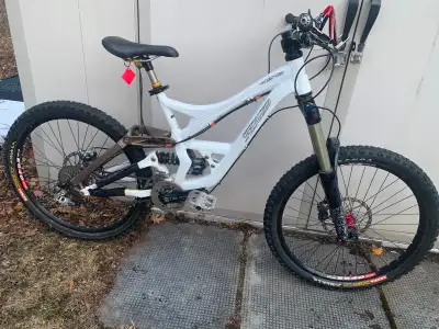 2007/2008 Specialized Demo 7 I Downhill Bike, View more