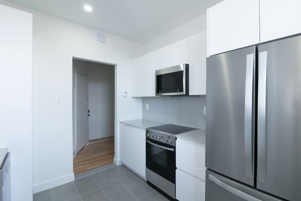 2 chambres de 12'-6'x10'-6' à louer dans un 5½ neuf sur Queen — photo 2