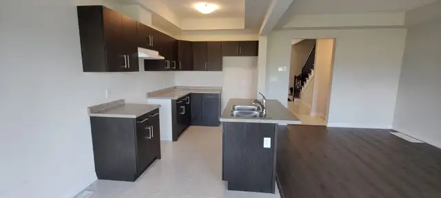2 Bed 1 Bath - Townhouse in Room Rentals & Roommates in St. Catharines - Image 4