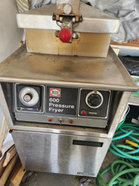 HENNY PENNY Pressure cook propane fryer