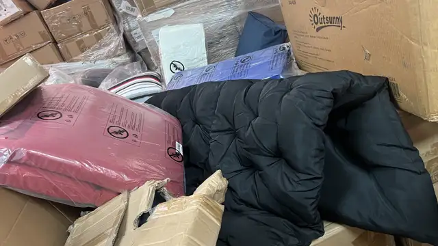 $1-$10, brand new outdoor cushions in Patio & Garden Furniture in Markham / York Region - Image 9
