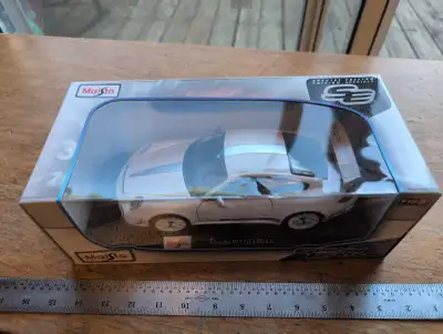 Maisto Porsche 911 GT3 RS 4.0 model car, View more