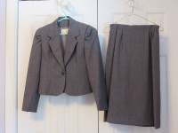 Women's 2 piece wool suit with skirt