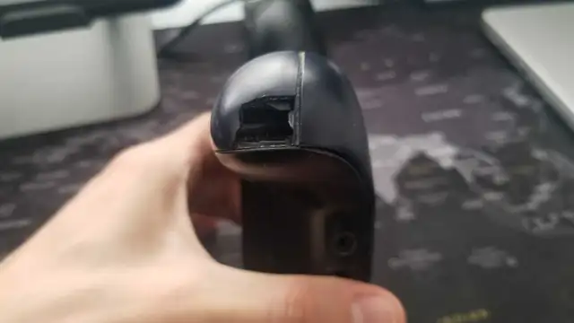 Xbox One S Controller (broken on the side but functionab in XBOX One in West Island - Image 4