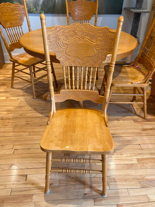 Ensemble de table et chaises en chêne dans Mobilier de salle à manger et cuisine  à Ville de Montréal - Image 3