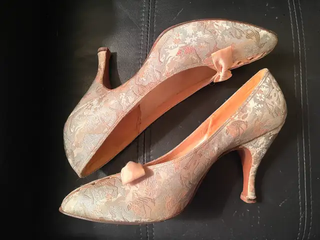 Vintage 1950s Saks Fifth Avenue Fenton LastHeels in Women's - Shoes in City of Toronto - Image 3