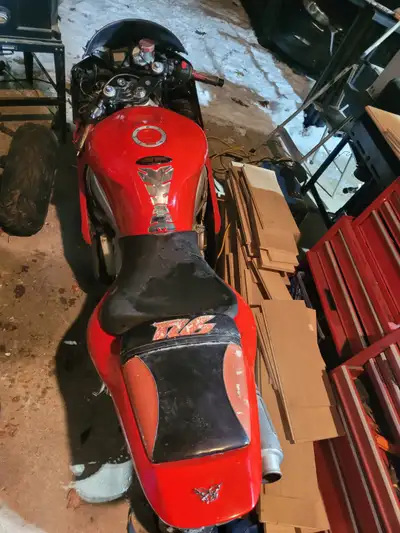 I have a 1999 Yamaha R6 complete bike minus the engine and wiring. Yes i have ownership the Plastics...