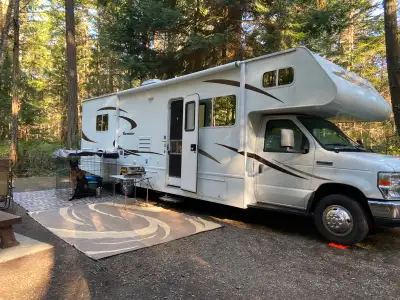 109000K kms Adventurer 31DS class C motor-home. Great Shape, well cared for. Equipped with Cummings...