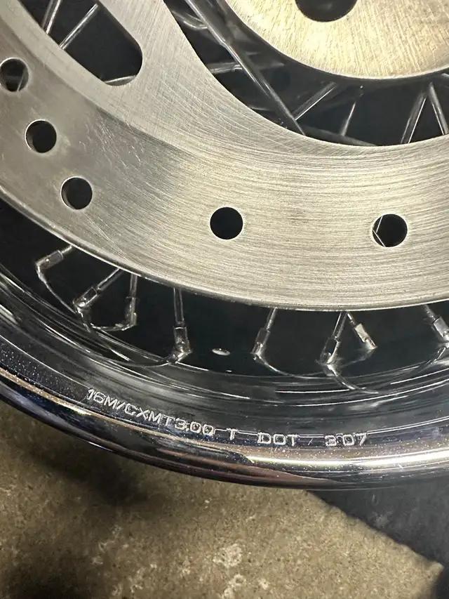 Harley Softail Chrome Front Wheel w/ rotor—like new in Motorcycle Parts & Accessories in City of Toronto - Image 3