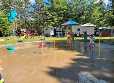 2017 Firest River Salem 31-QBTS Park at a Campsite near Calypso Waterpark Ottawa Ontario OBO