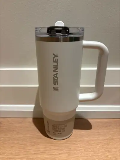 Stanley with safety chain logo , View more