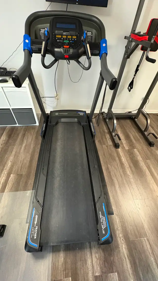 Horizon 7.0AT Folding Treadmill – Well Maintained