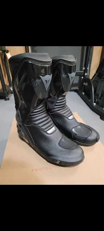 BRAND NEW Dainese Nexus 2 Air boots, Size US 7.5 / EU 40 Asking $395, a solid price. These boots ret...