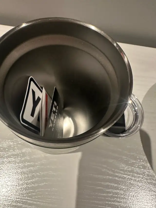 Yeti Rambler 20oz in Kitchen & Dining Wares in Oshawa / Durham Region - Image 4