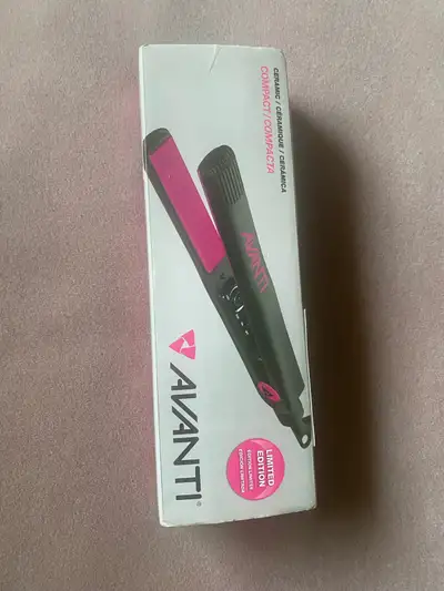 Achieve salon-quality styling at home with this new Avanti ¾ inch ceramic hair straightener, a limit...