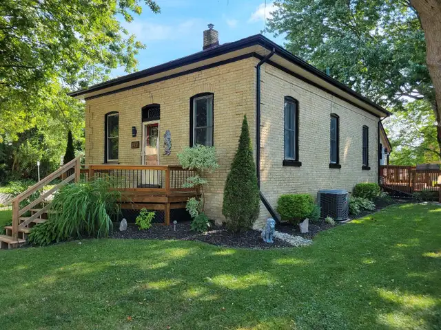 Charming Ontario Cottage ~ Fully Refinished 63804735326851120