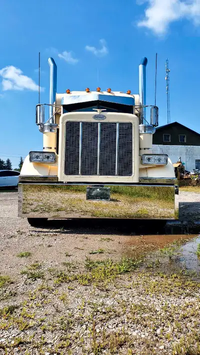 -Financing Available- 1999 Peterbilt 379 Short nose C12 with 140,000km on rebuild(475hp) 15 speed ea...