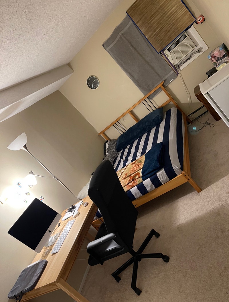 Private Room attached toilet for rent in a 2BHK for May 600 Room