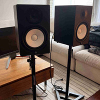 2 Yamaha Hs8s with stands