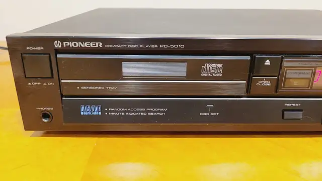vintage pioneer single cd player PD-5010 in Stereo Systems & Home Theatre in Mississauga / Peel Region - Image 3