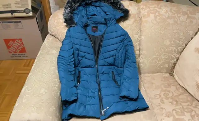 Winter Coat for Women in Women's - Tops & Outerwear in Longueuil / South Shore - Image 3