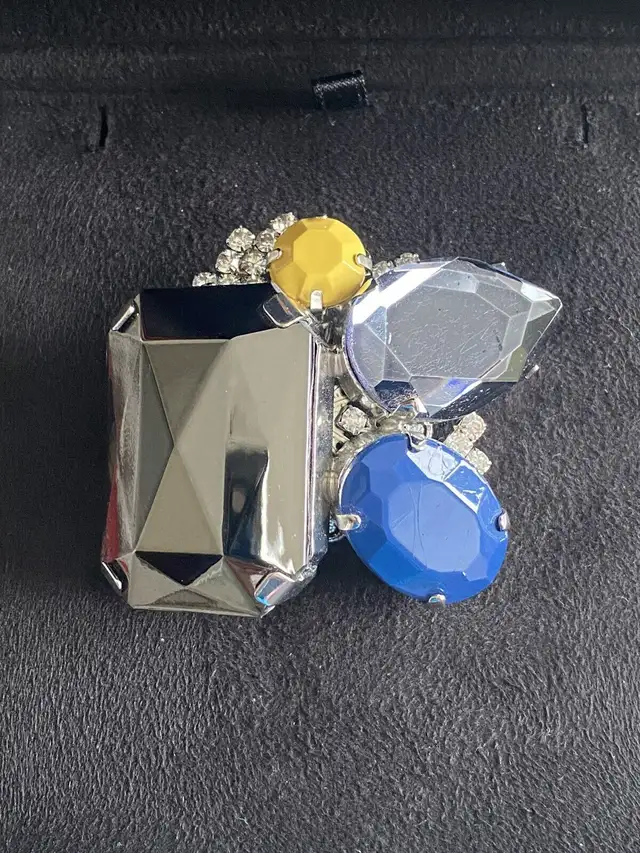 Brooch