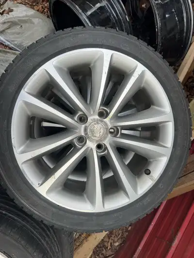 4 mags 18 pouces OEM Buick avec pneus Michelin Était sur une Verano 2015 Bolt pattern : 5x115 Center...