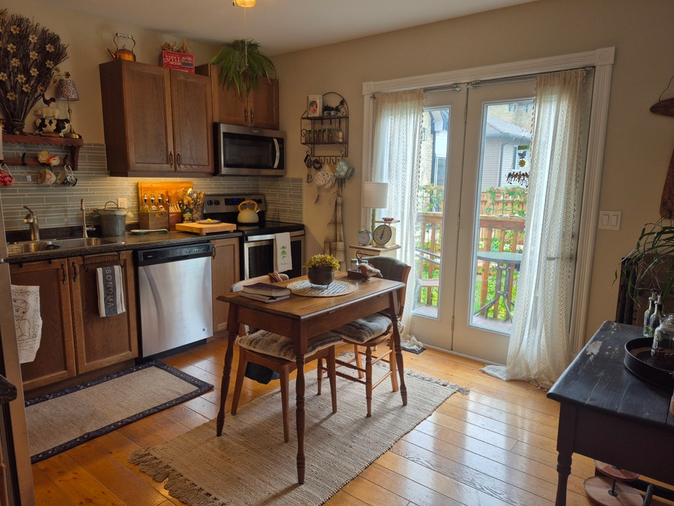 Baden One-Bedroom plus Sun Room 4